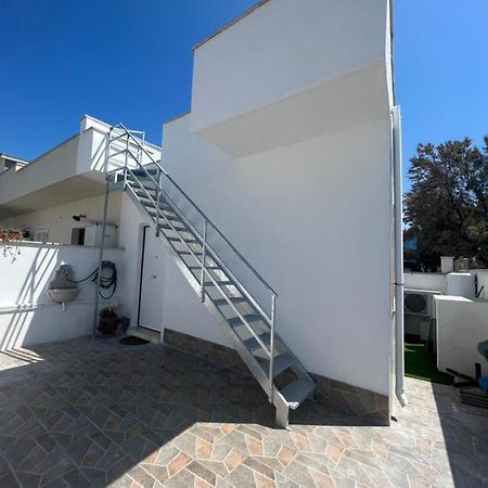 Villa Pisola Fiumicino Airport - Seafront Екстер'єр фото