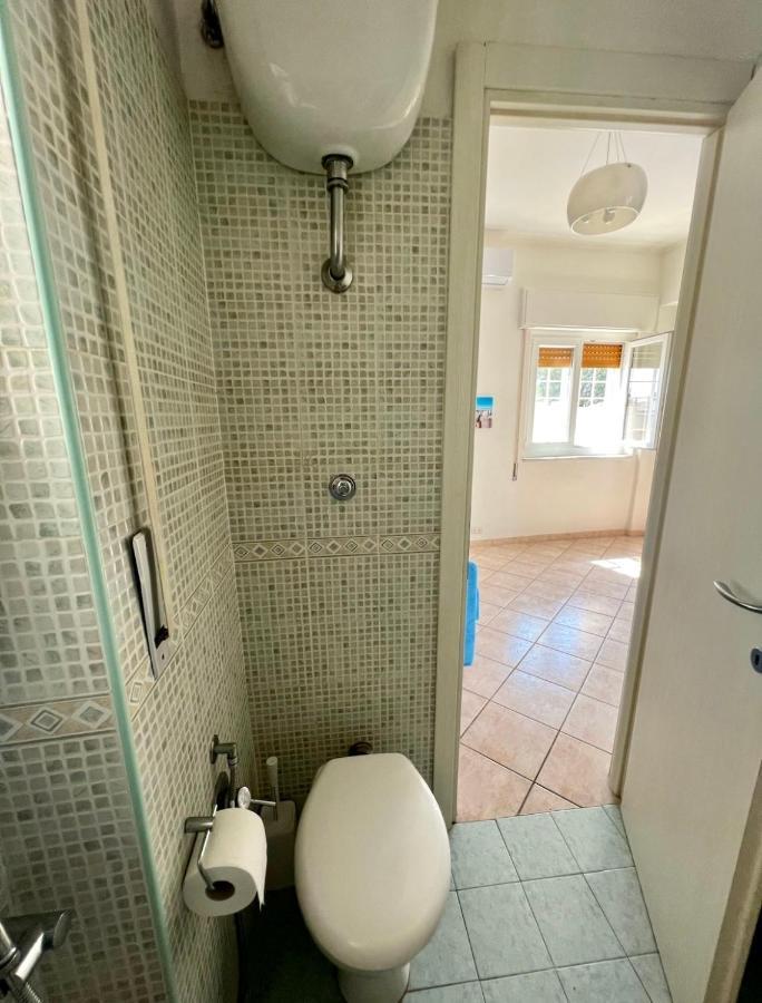Villa Pisola Fiumicino Airport - Seafront Екстер'єр фото