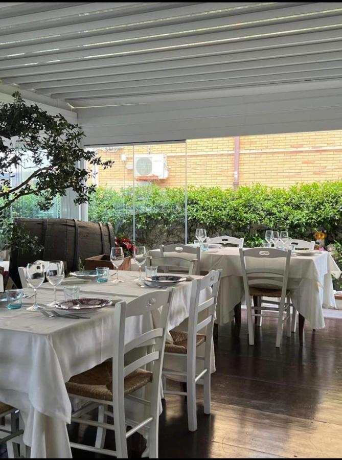 Villa Pisola Fiumicino Airport - Seafront Екстер'єр фото