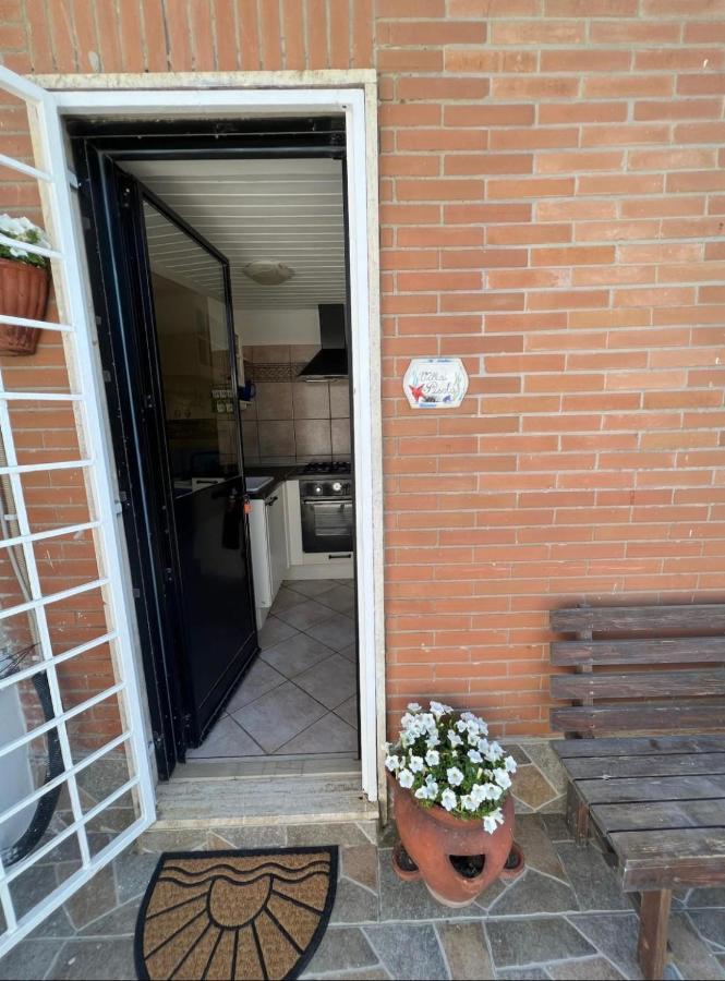 Villa Pisola Fiumicino Airport - Seafront Екстер'єр фото