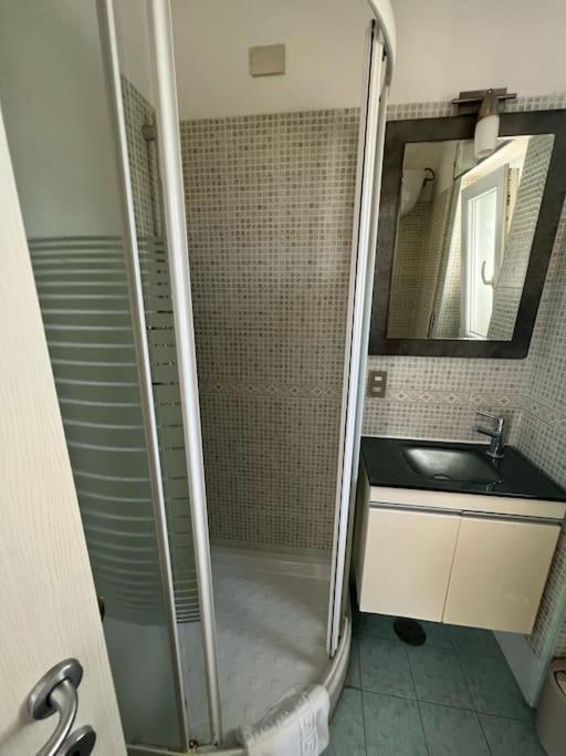 Villa Pisola Fiumicino Airport - Seafront Екстер'єр фото