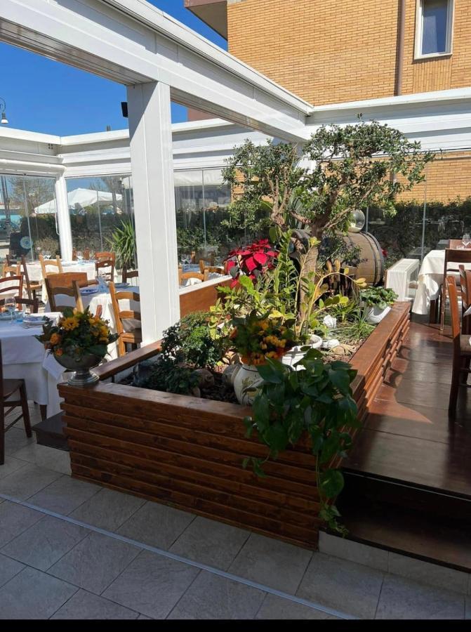Villa Pisola Fiumicino Airport - Seafront Екстер'єр фото