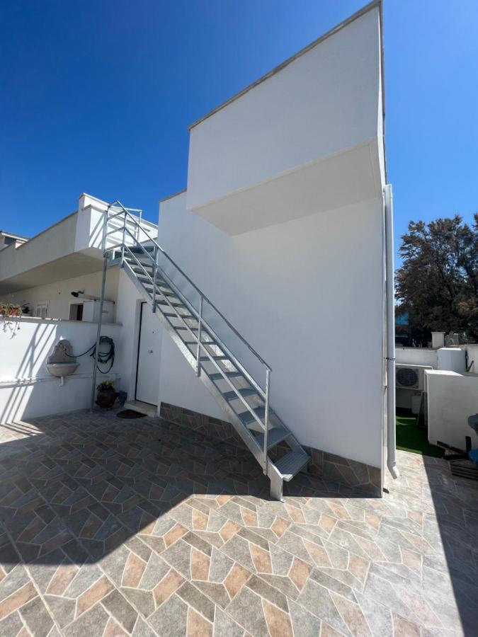 Villa Pisola Fiumicino Airport - Seafront Екстер'єр фото