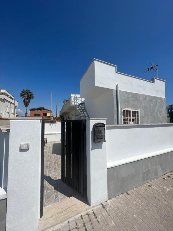Villa Pisola Fiumicino Airport - Seafront Екстер'єр фото