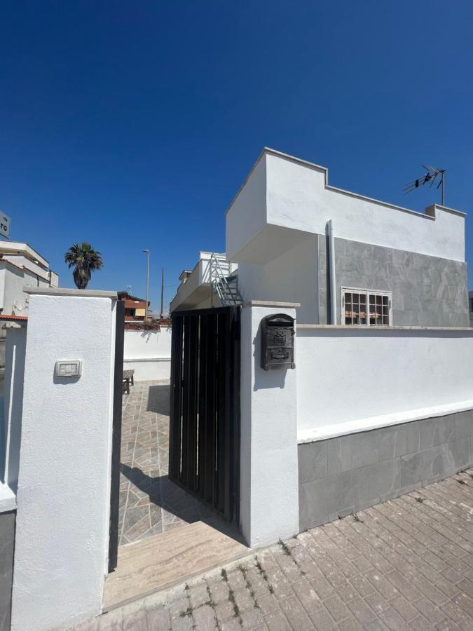 Villa Pisola Fiumicino Airport - Seafront Екстер'єр фото